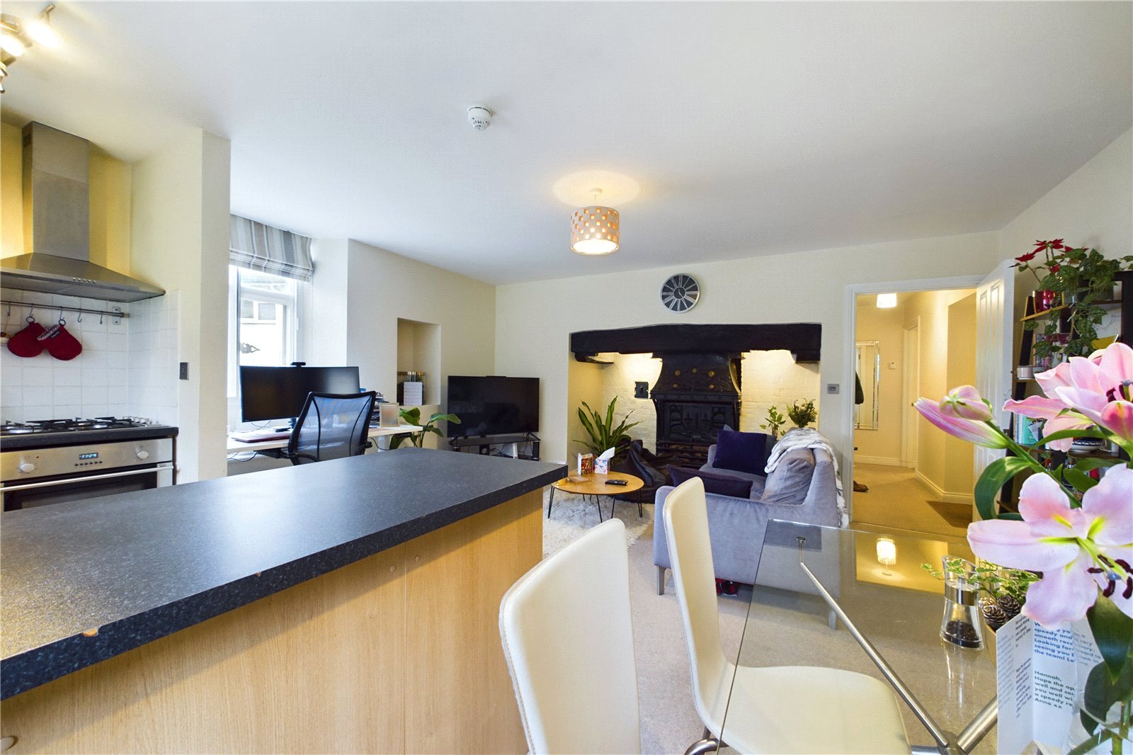2 bedroom Flat to let in Kentwood Hill, Tilehurst, Reading