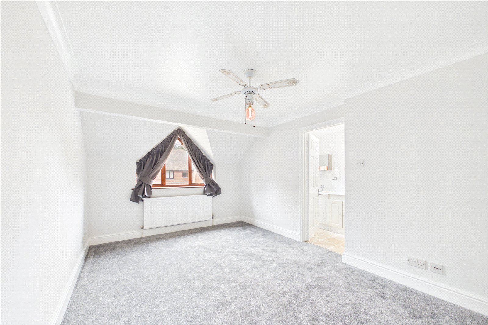 2 bedroom House to let in Mortimer, Reading