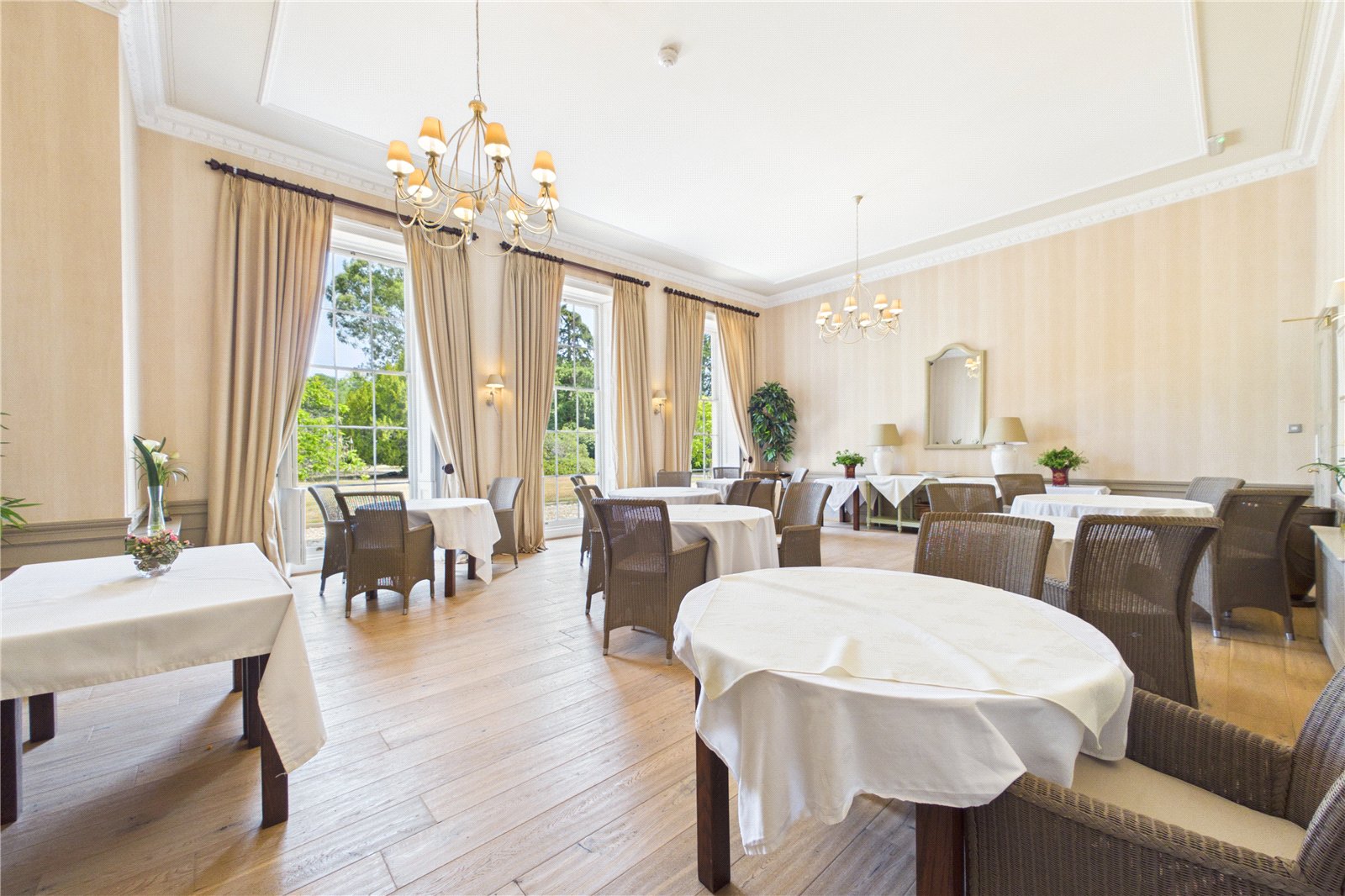 2 bedroom Flat for sale in Swallowfield, Reading, Berkshire