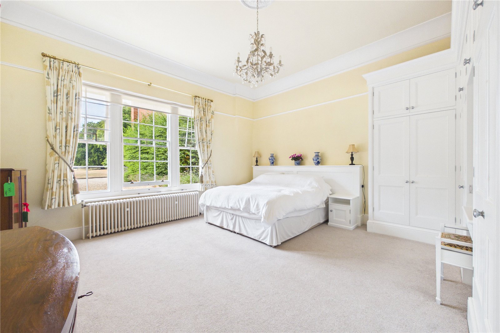 2 bedroom Flat for sale in Swallowfield, Reading, Berkshire
