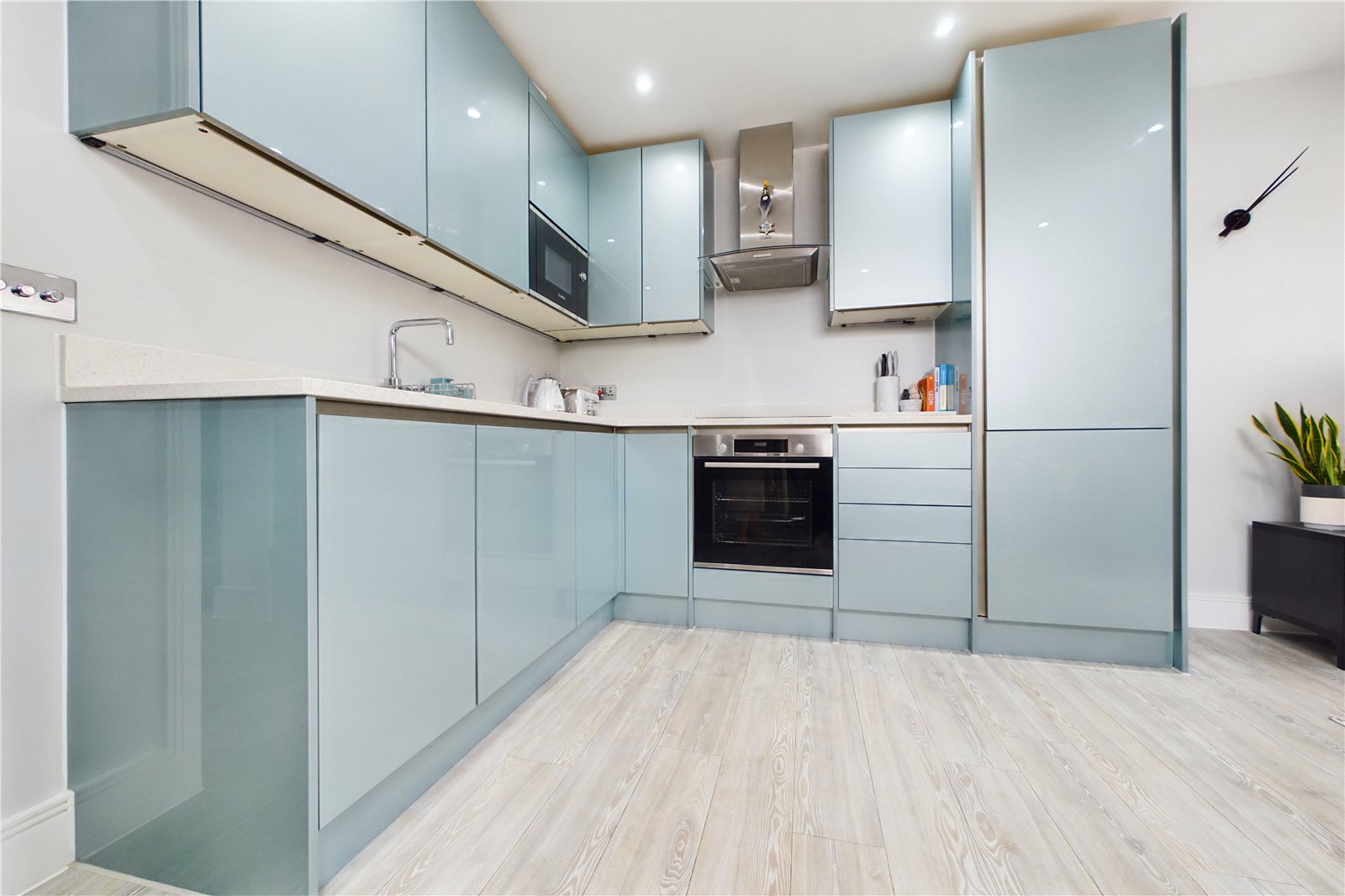 2 bedroom Flat for sale in Spencers Wood, Reading, Berkshire