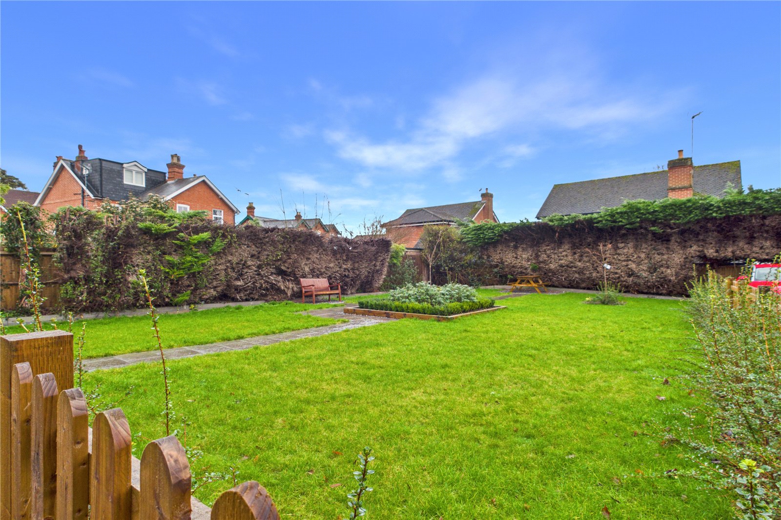 2 bedroom Flat for sale in Spencers Wood, Reading, Berkshire