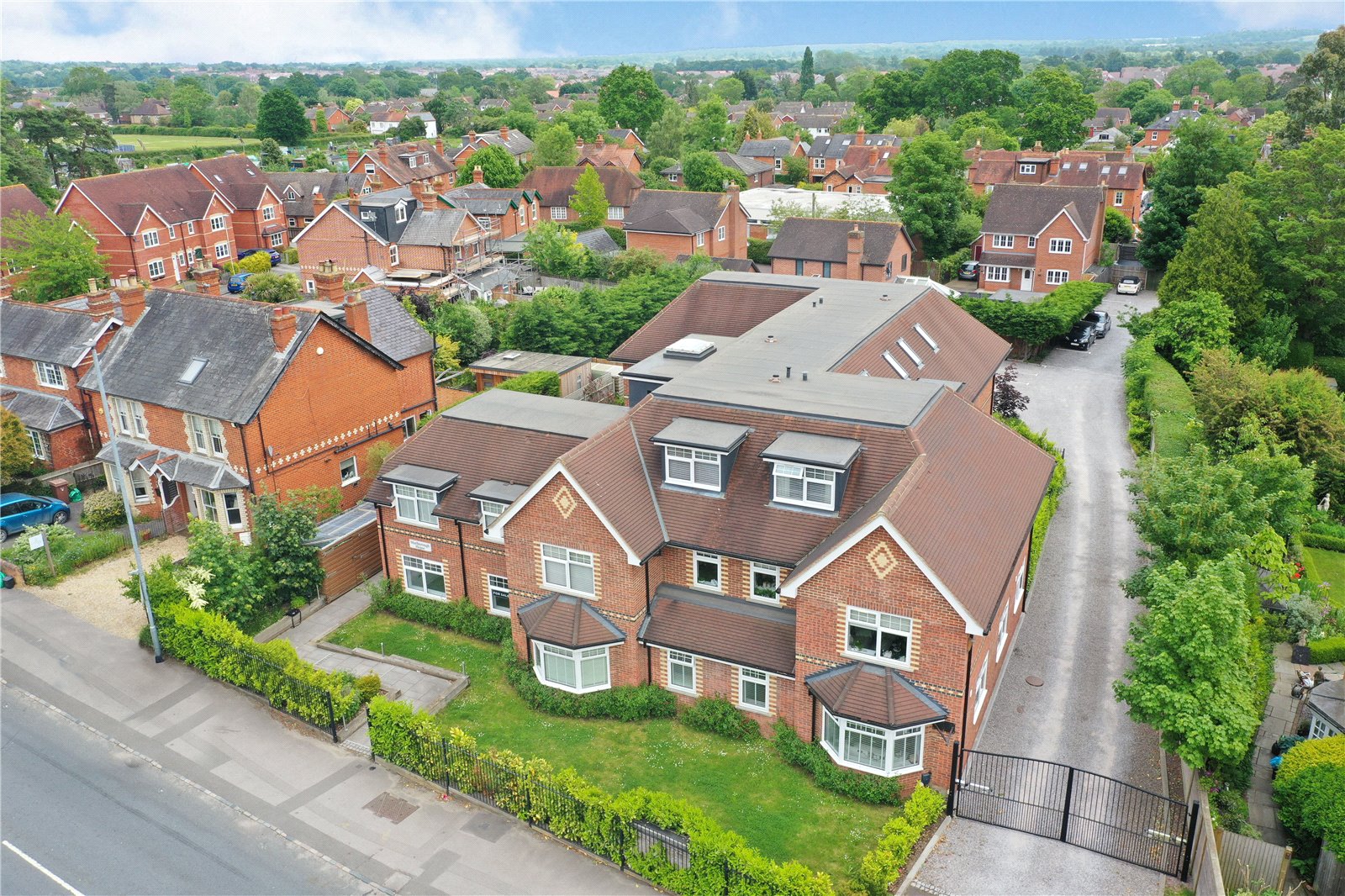 2 bedroom Flat for sale in Spencers Wood, Reading, Berkshire