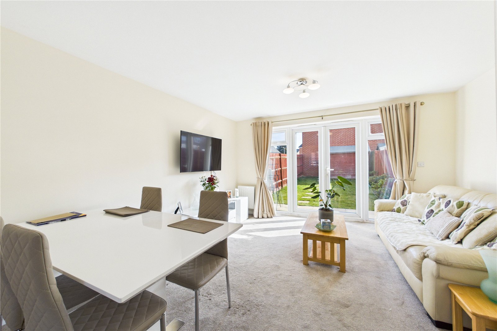 2 bedroom House for sale in Three Mile Cross, Reading, Berkshire