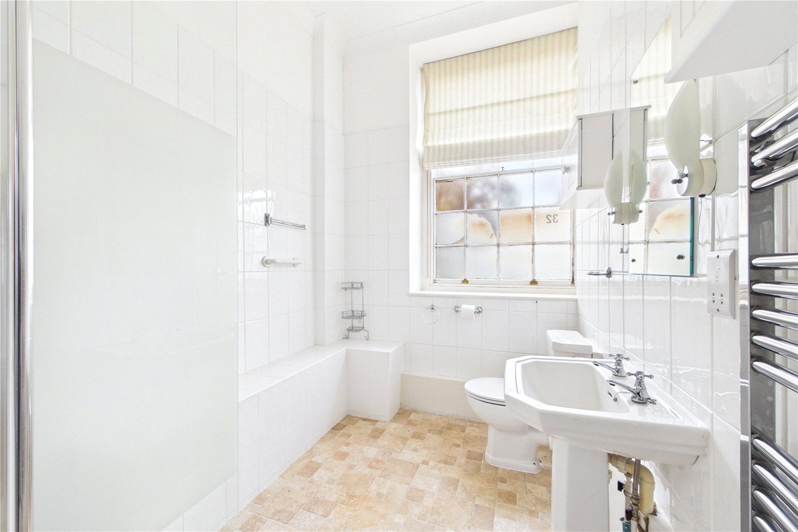 2 bedroom Flat for sale in Swallowfield, Reading, Berkshire