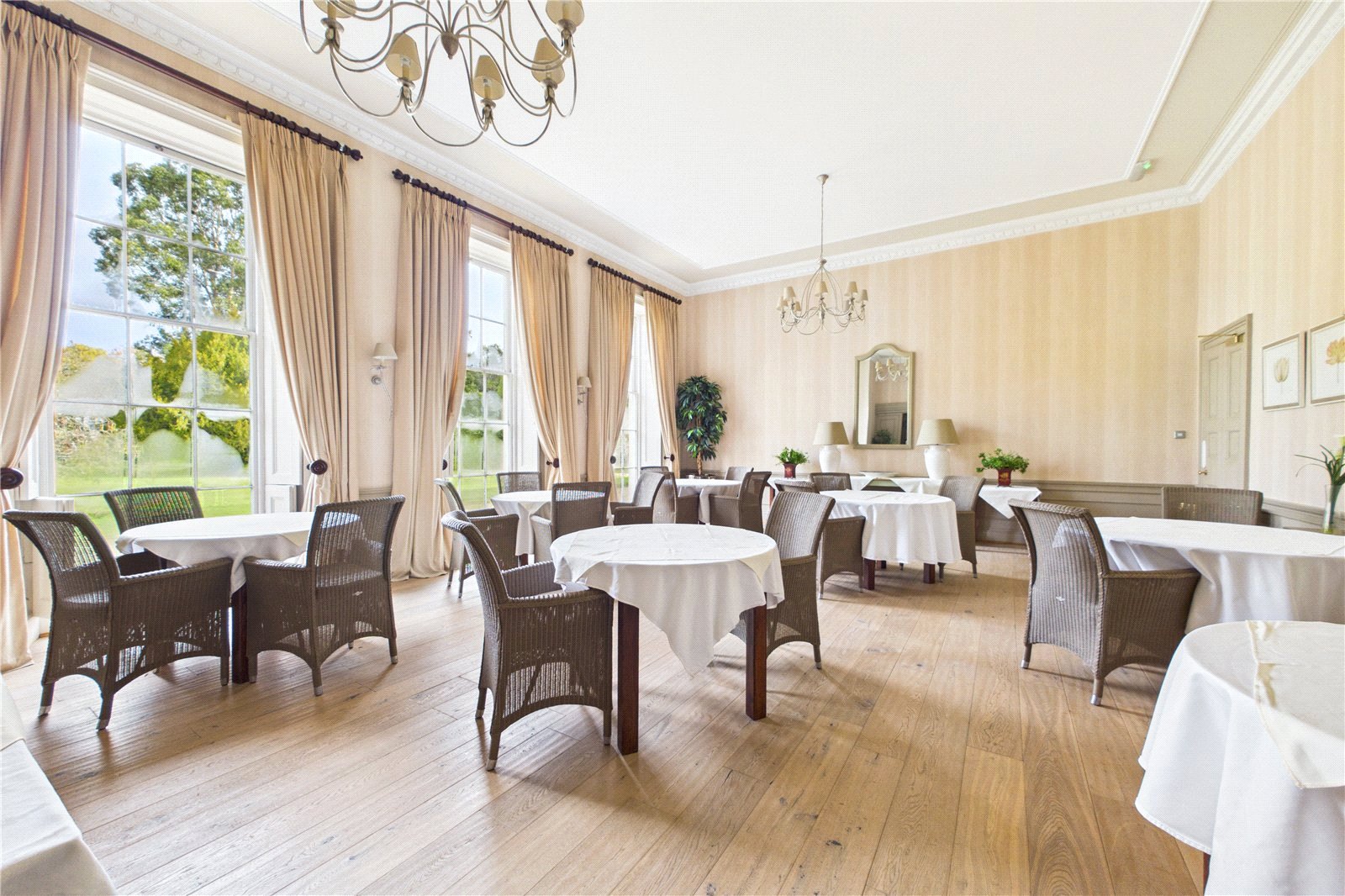2 bedroom Flat for sale in Swallowfield, Reading, Berkshire
