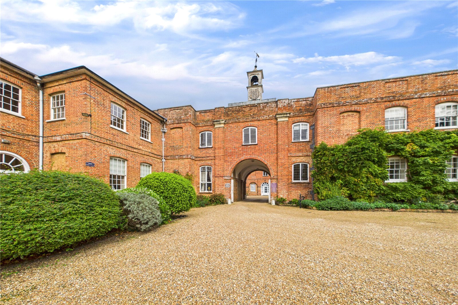 2 bedroom Flat for sale in Swallowfield, Reading, Berkshire