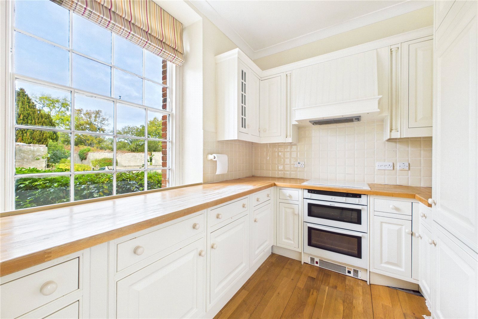 2 bedroom Flat for sale in Swallowfield, Reading, Berkshire