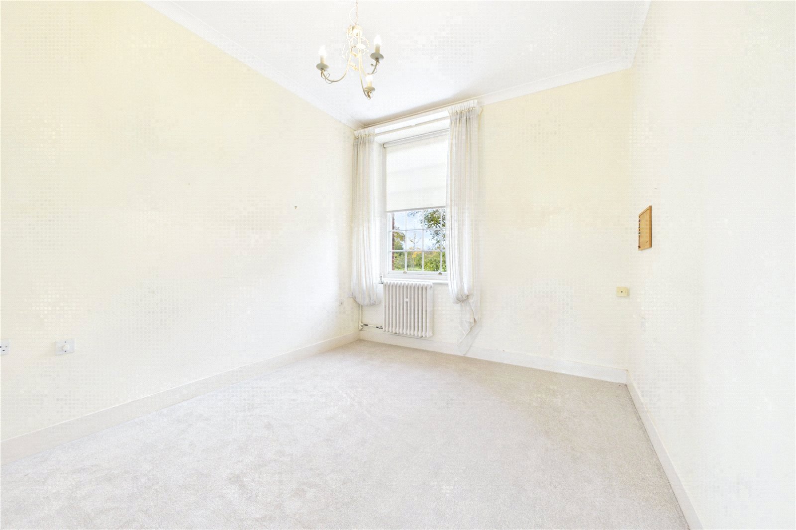 2 bedroom Flat for sale in Swallowfield, Reading, Berkshire