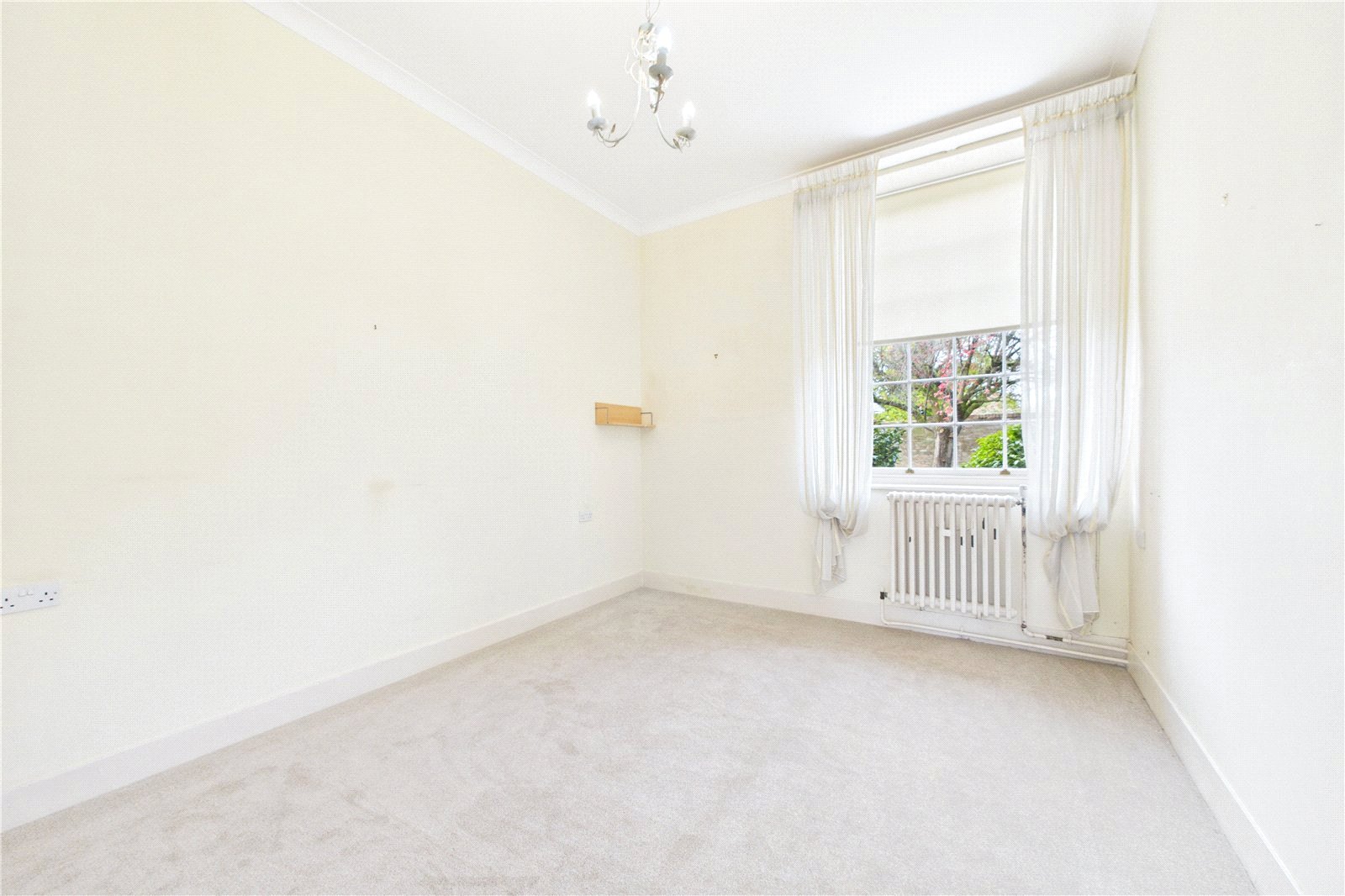 2 bedroom Flat for sale in Swallowfield, Reading, Berkshire