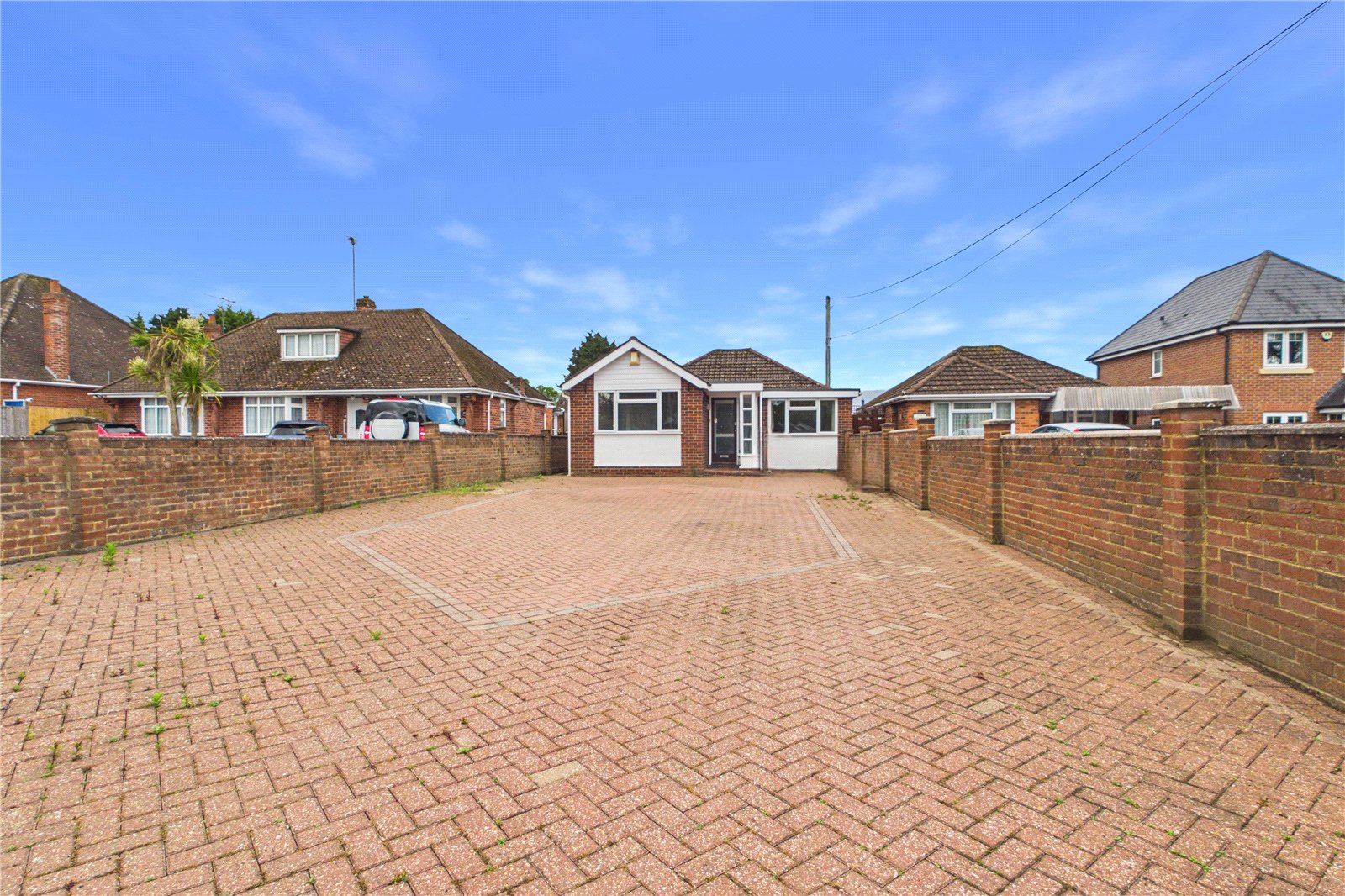 3 bedroom Bungalow for sale in Three Mile Cross, Reading, Berkshire