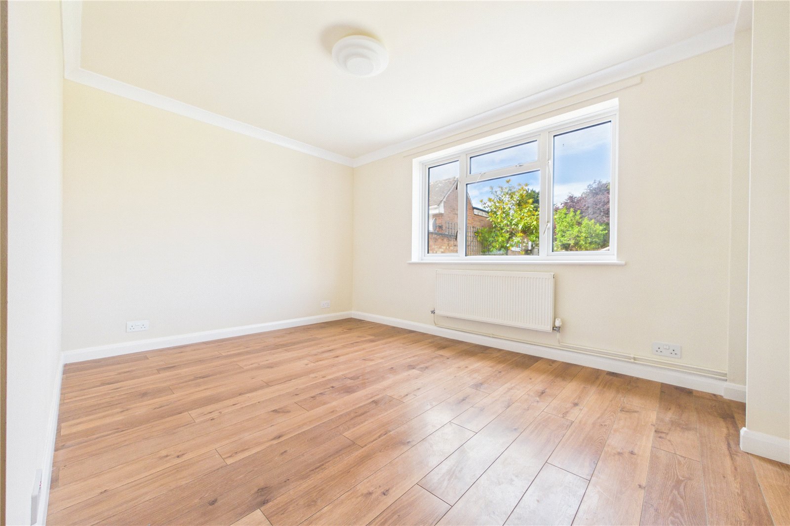 3 bedroom Bungalow for sale in Three Mile Cross, Reading, Berkshire
