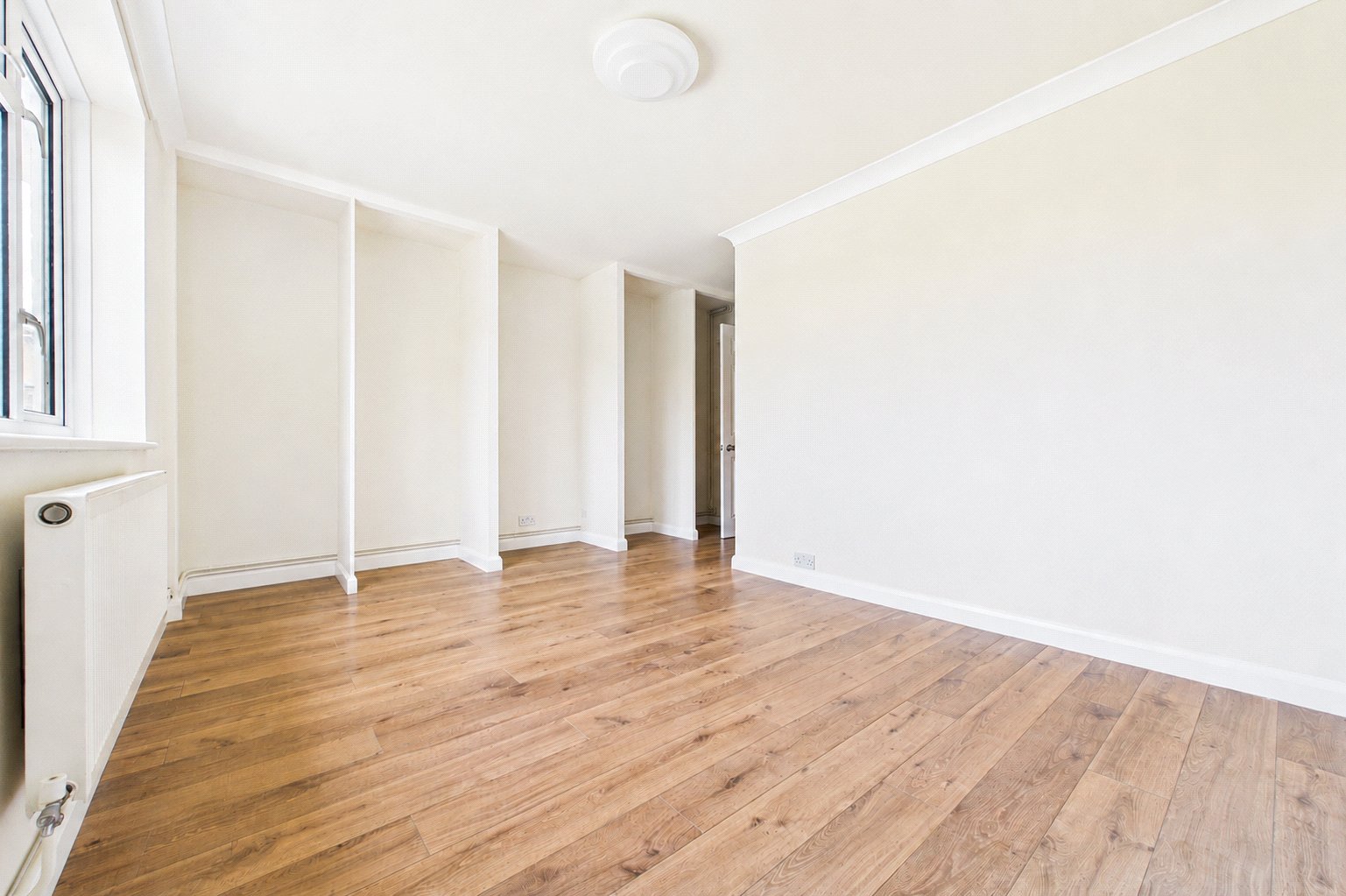 3 bedroom Bungalow for sale in Three Mile Cross, Reading, Berkshire