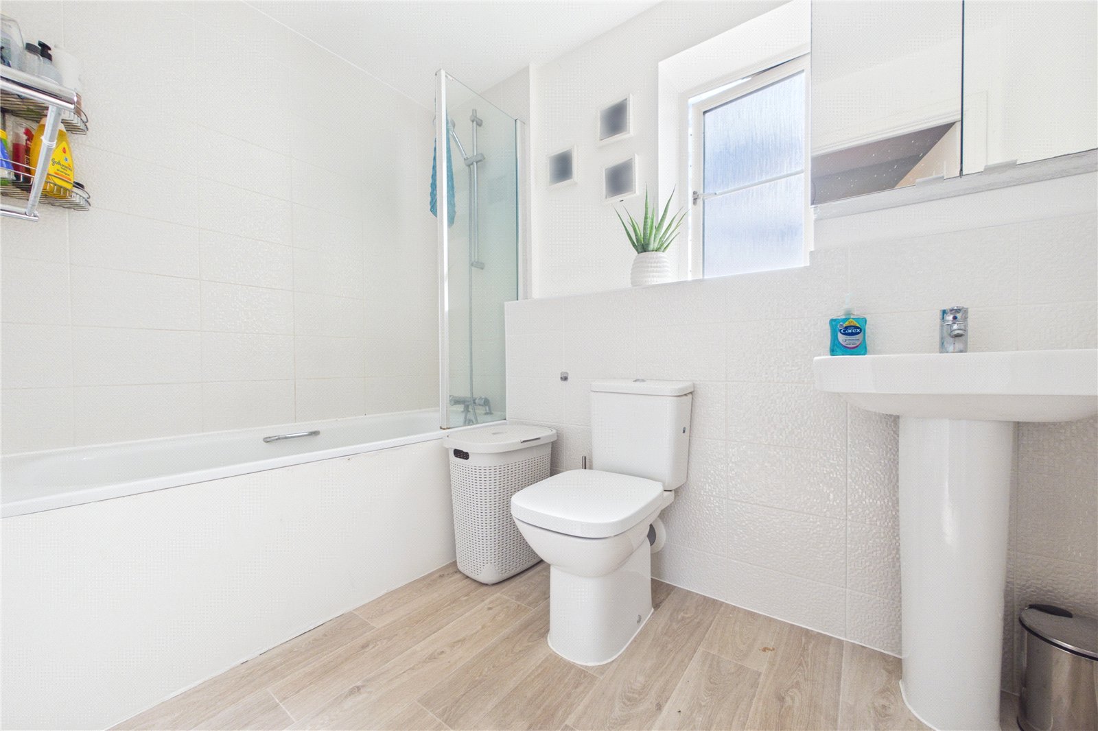 2 bedroom Flat for sale in Three Mile Cross, Reading, Berkshire