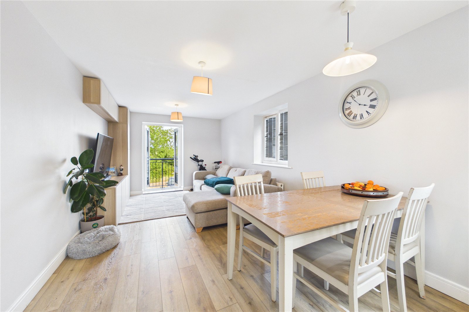 2 bedroom Flat for sale in Three Mile Cross, Reading, Berkshire