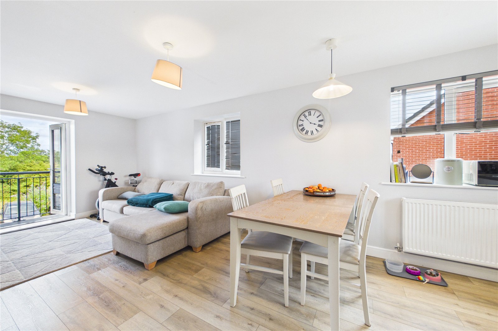 2 bedroom Flat for sale in Three Mile Cross, Reading, Berkshire