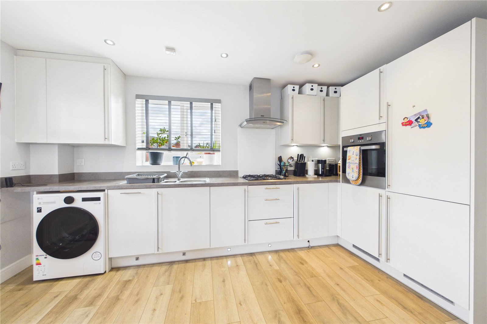 2 bedroom Flat for sale in Three Mile Cross, Reading, Berkshire