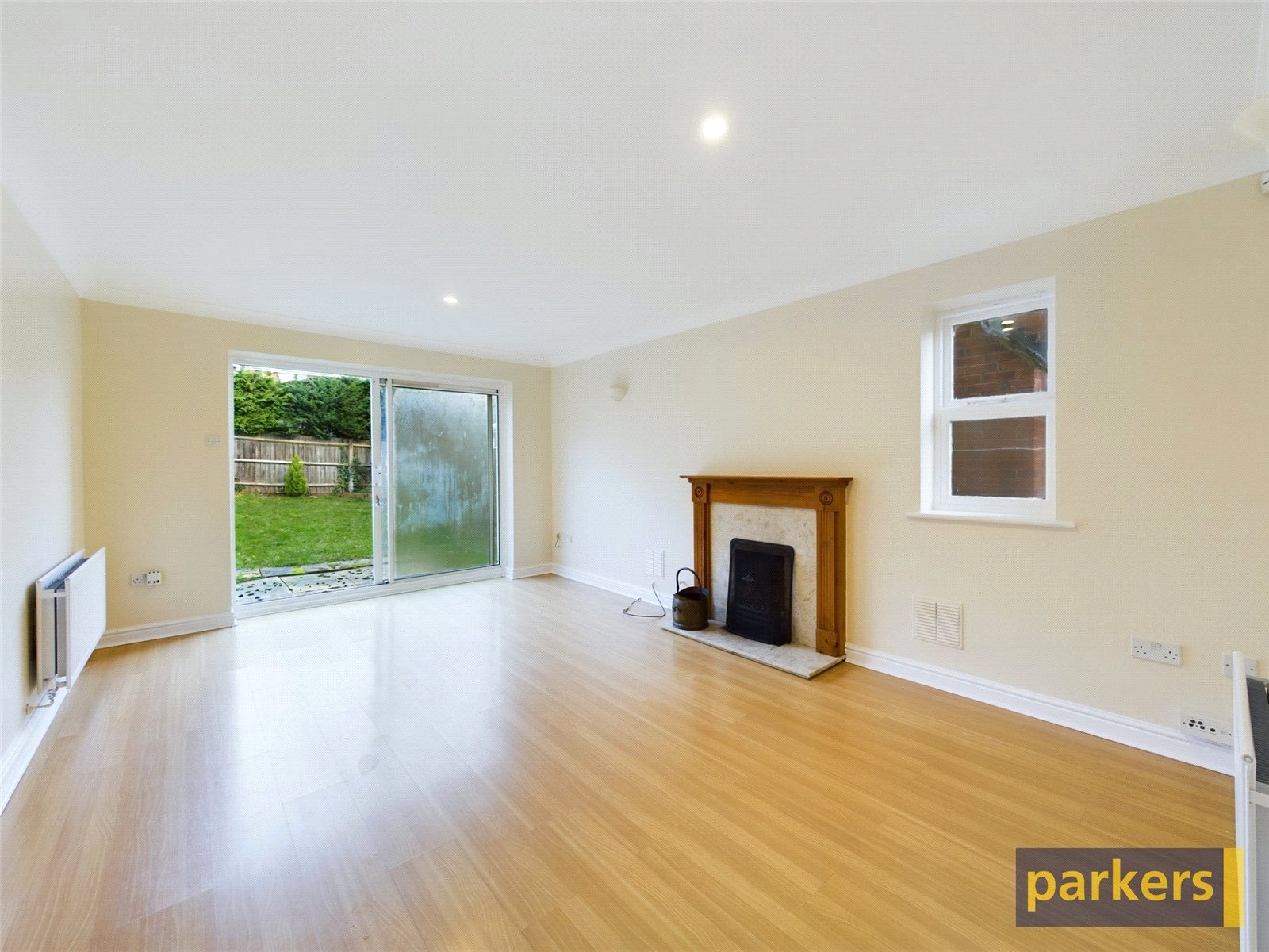 4 bedroom House to let in Emmer Green, Reading, Berkshire