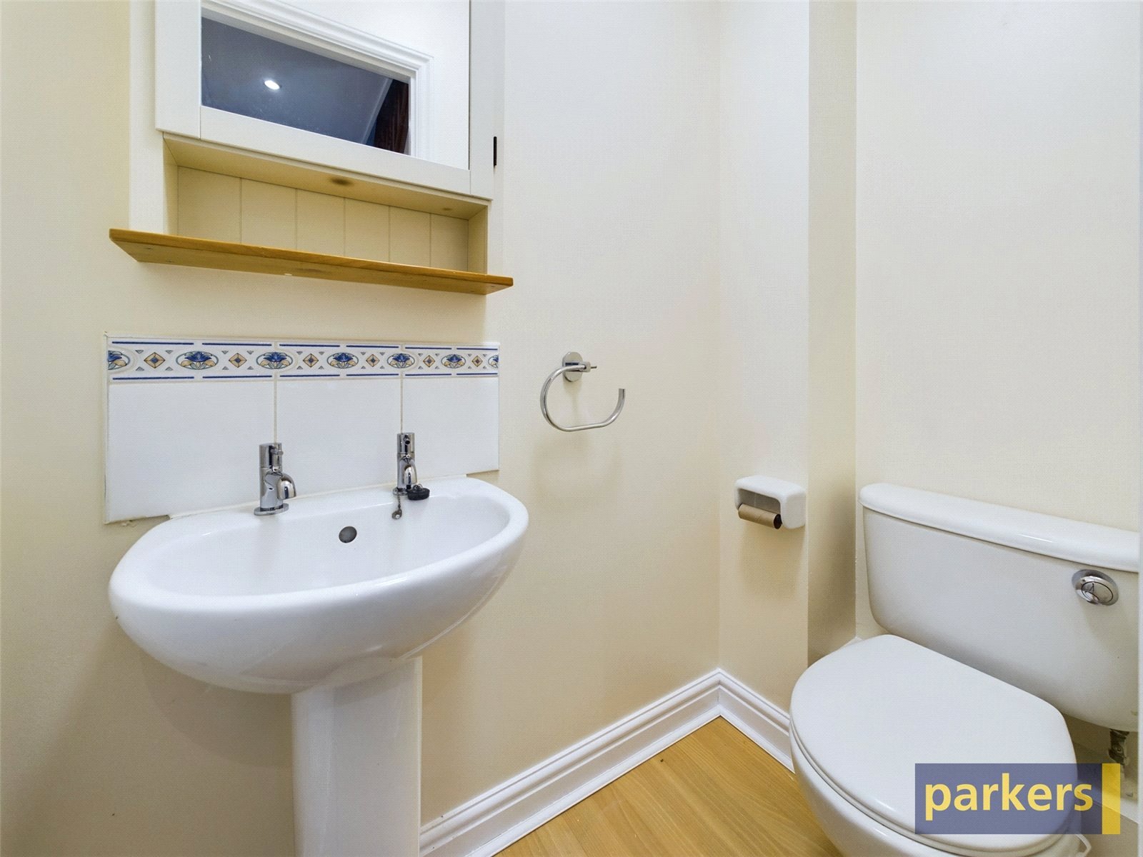 4 bedroom House to let in Emmer Green, Reading, Berkshire