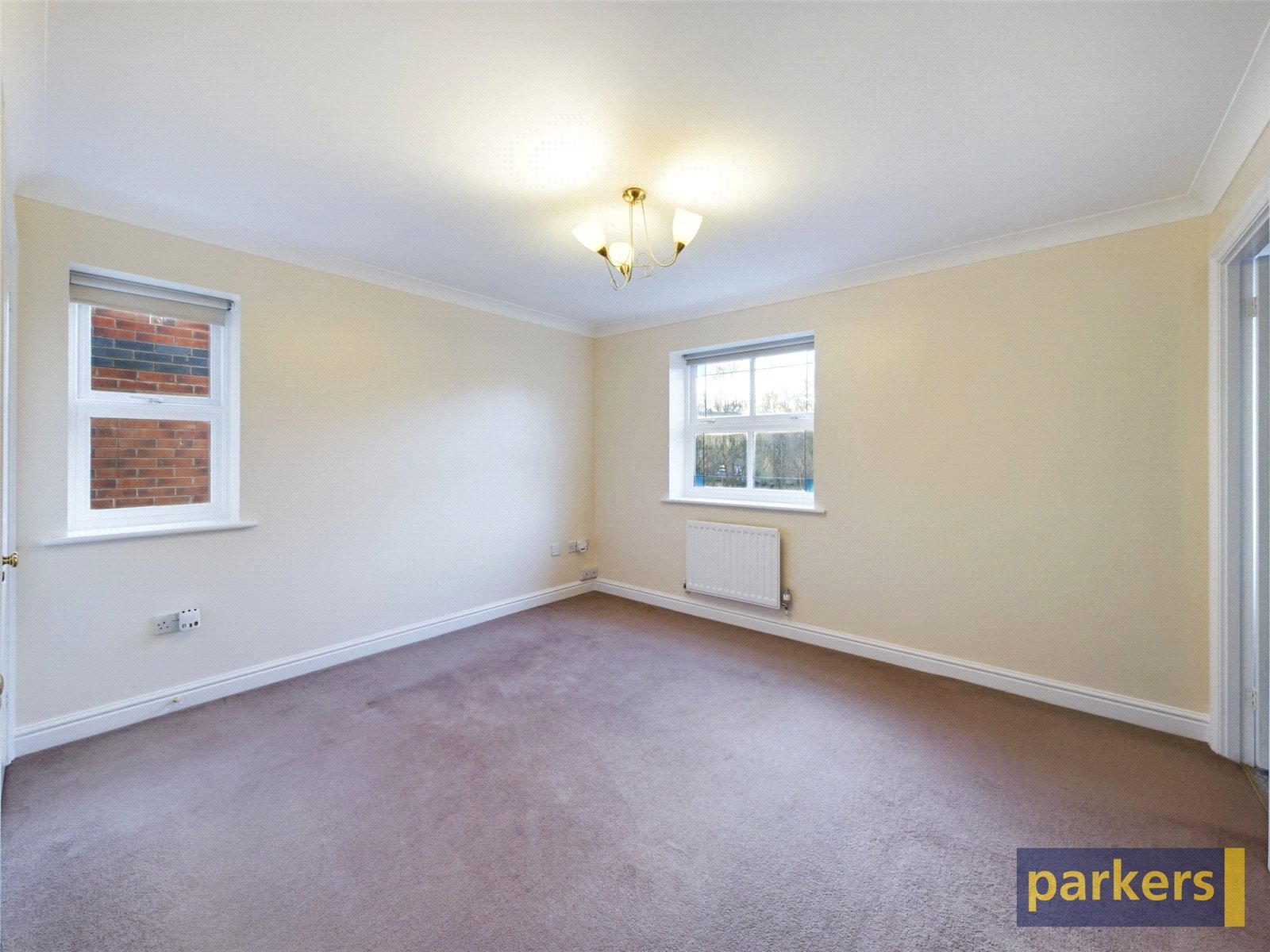 4 bedroom House to let in Emmer Green, Reading, Berkshire