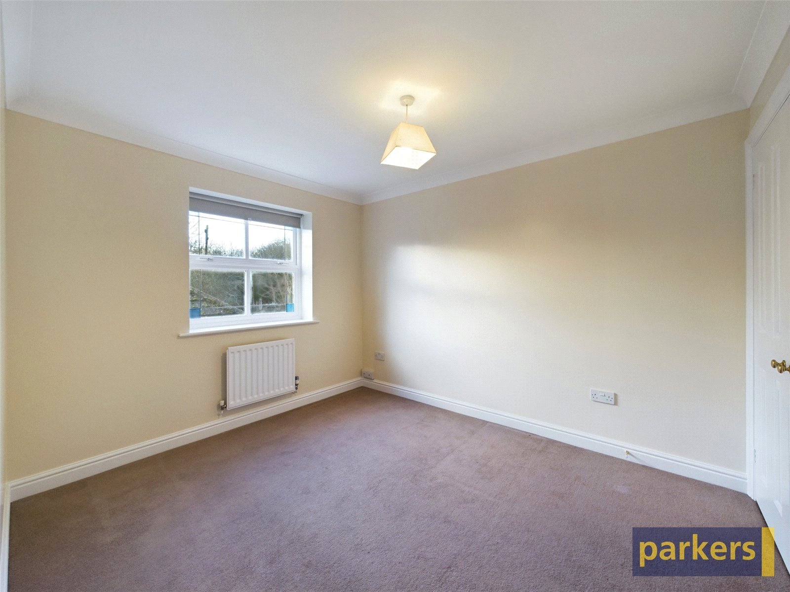 4 bedroom House to let in Emmer Green, Reading, Berkshire