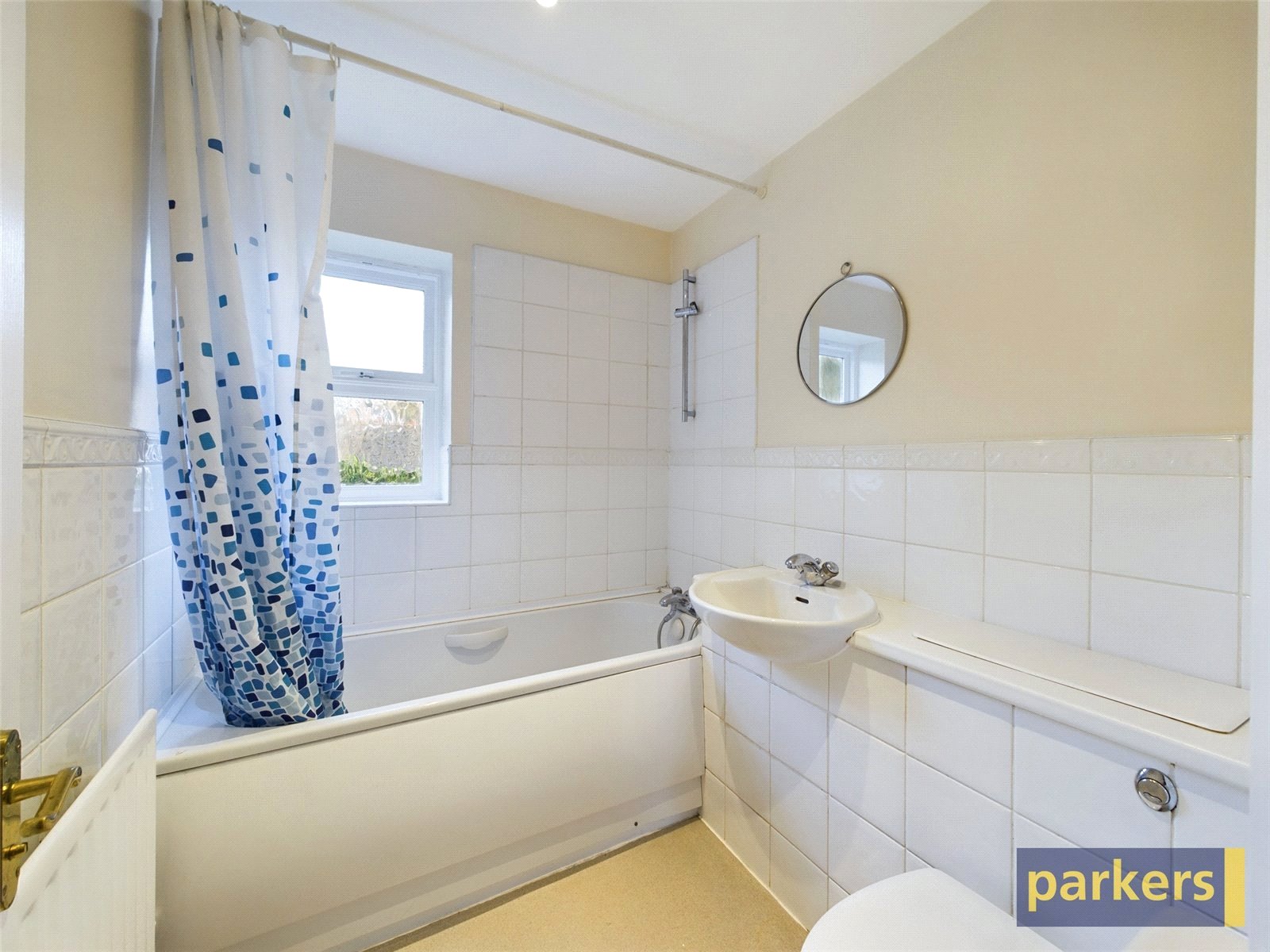 4 bedroom House to let in Emmer Green, Reading, Berkshire