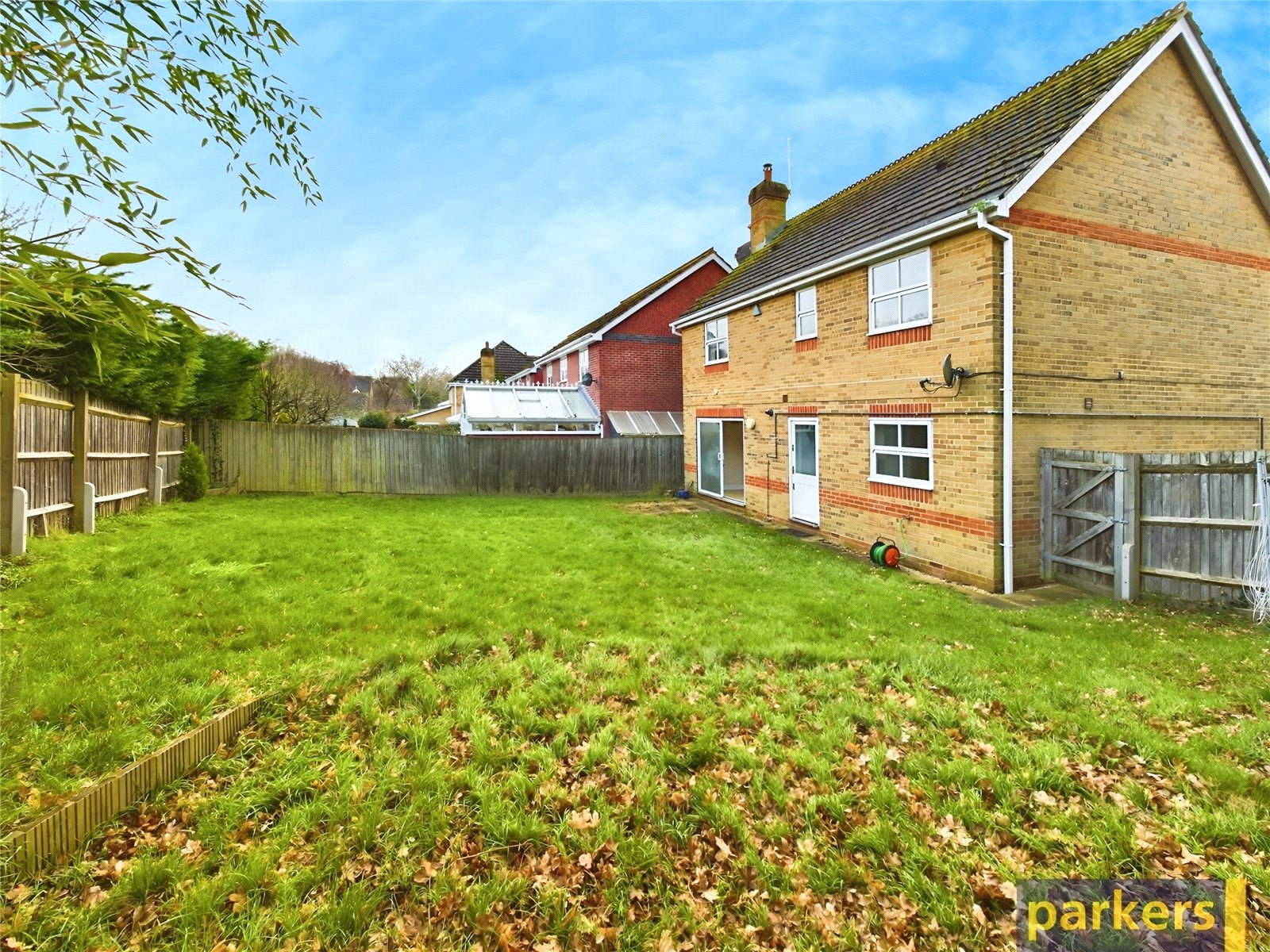 4 bedroom House to let in Emmer Green, Reading, Berkshire