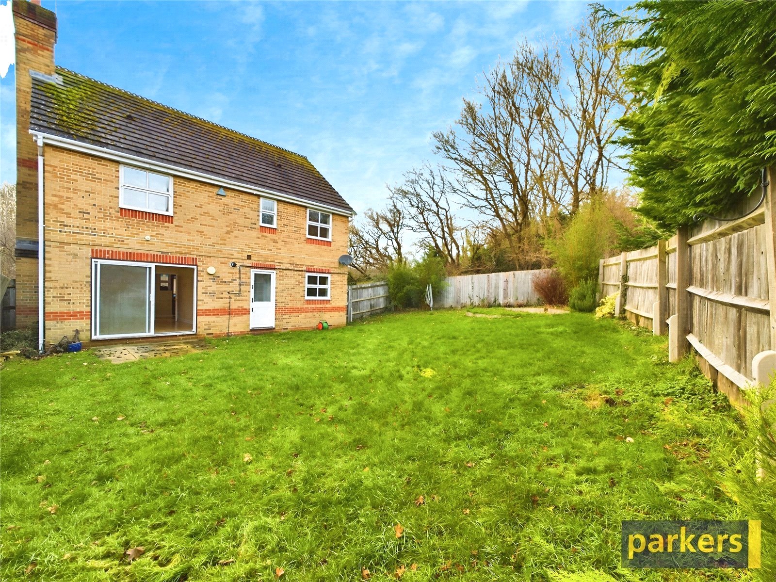 4 bedroom House to let in Emmer Green, Reading, Berkshire