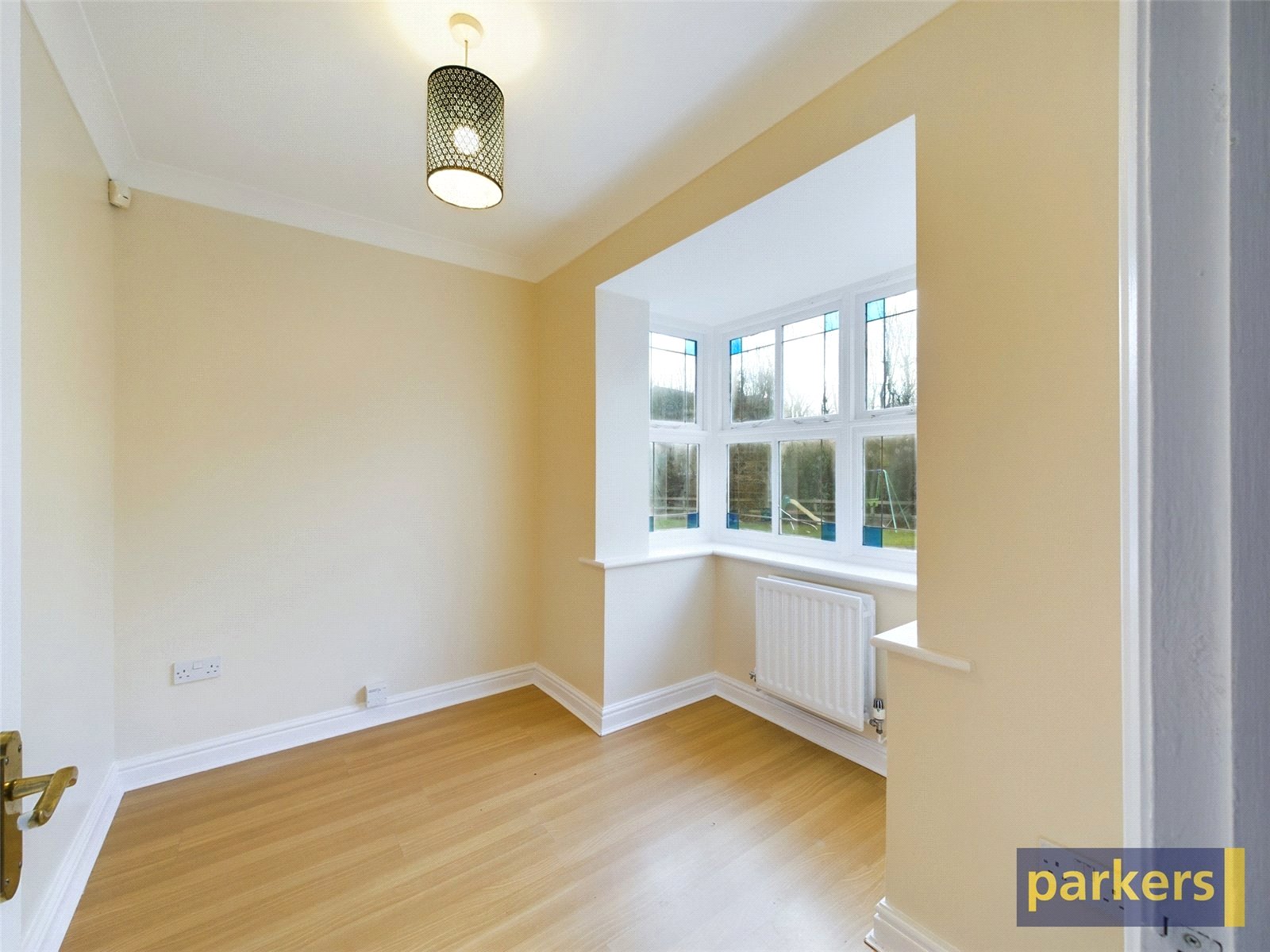 4 bedroom House to let in Emmer Green, Reading, Berkshire