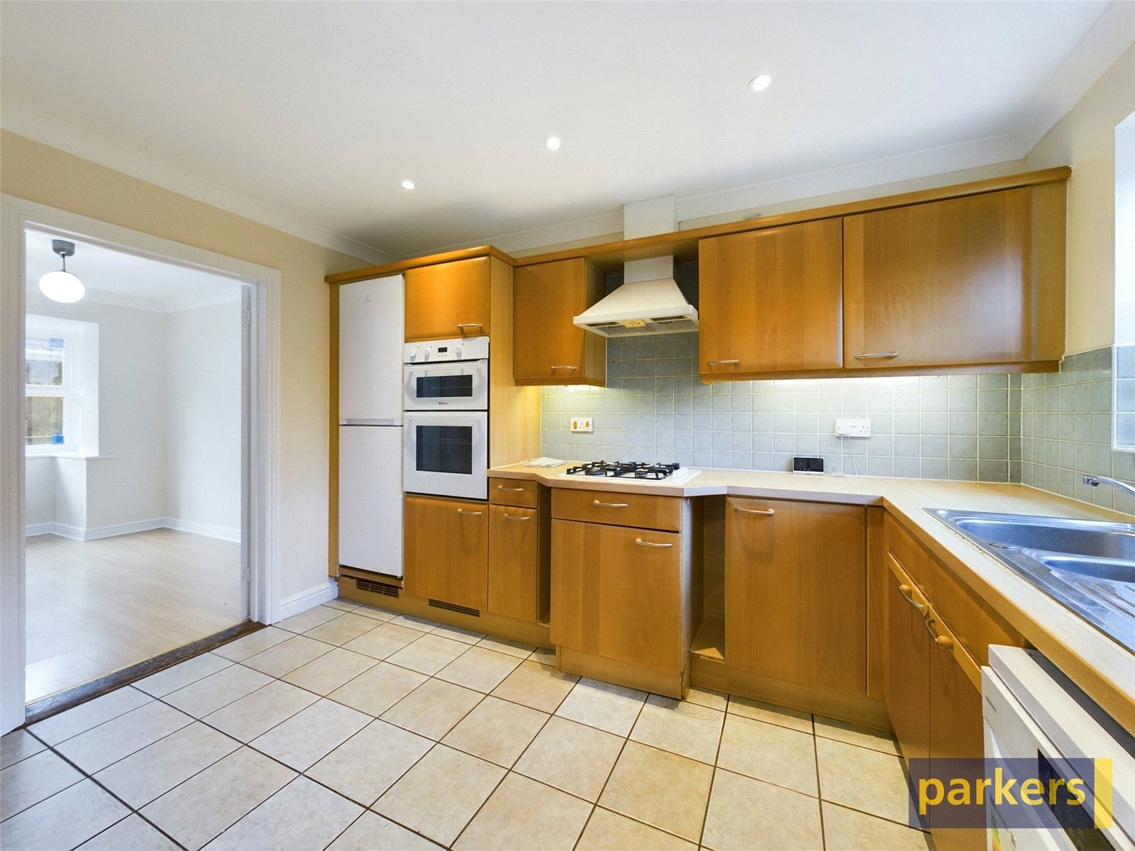 4 bedroom House to let in Emmer Green, Reading, Berkshire