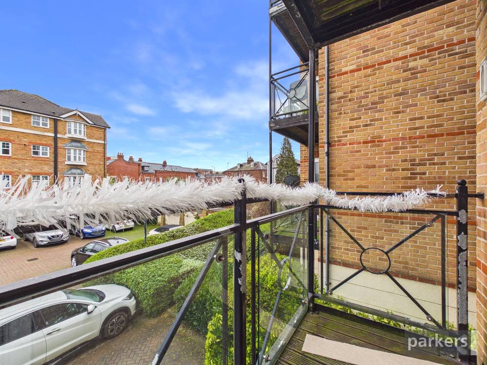 2 bedroom Flat for sale in Reading, Berkshire