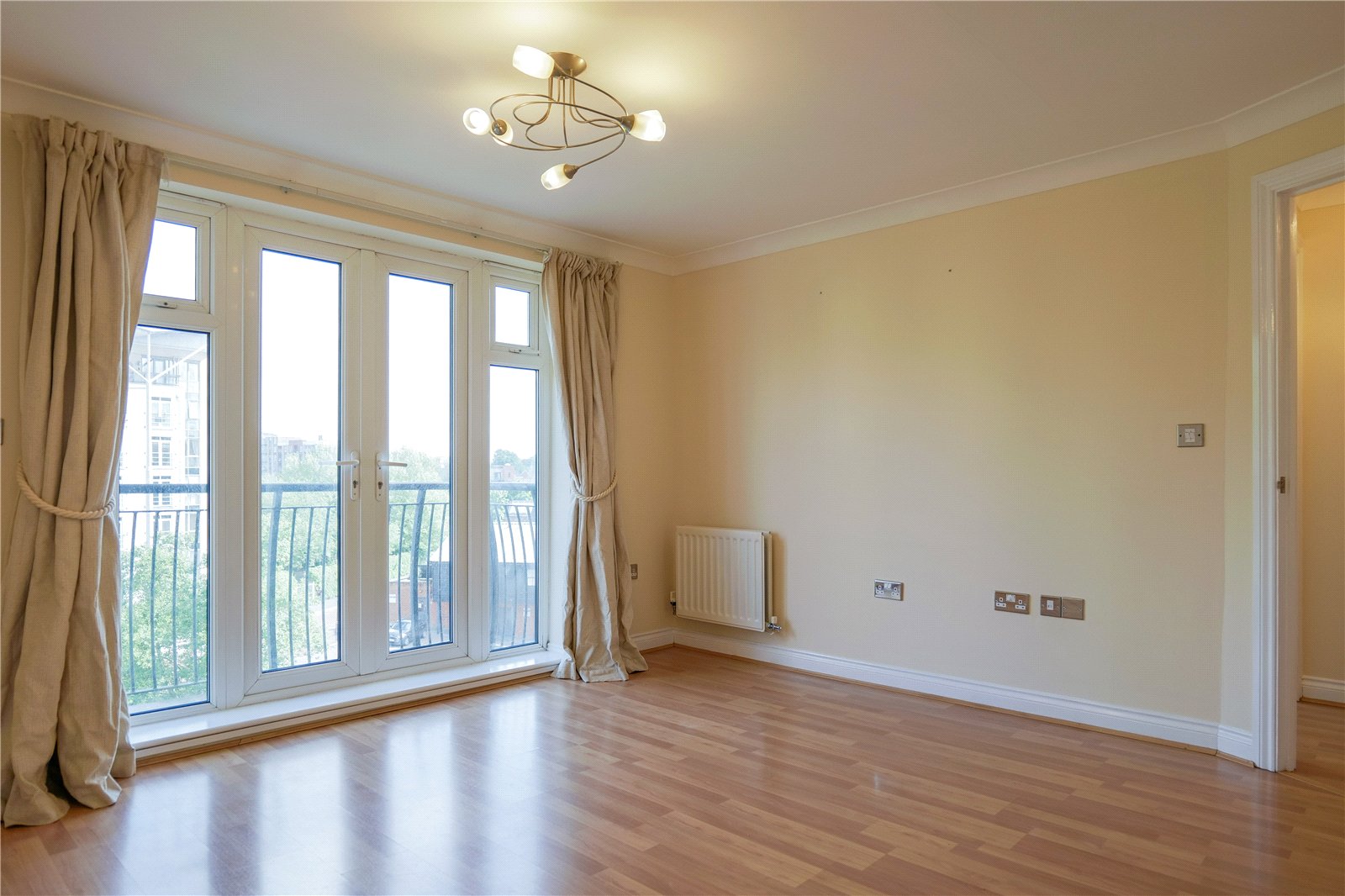 2 bedroom Flat for sale in Gas Works Road, Reading, Berkshire