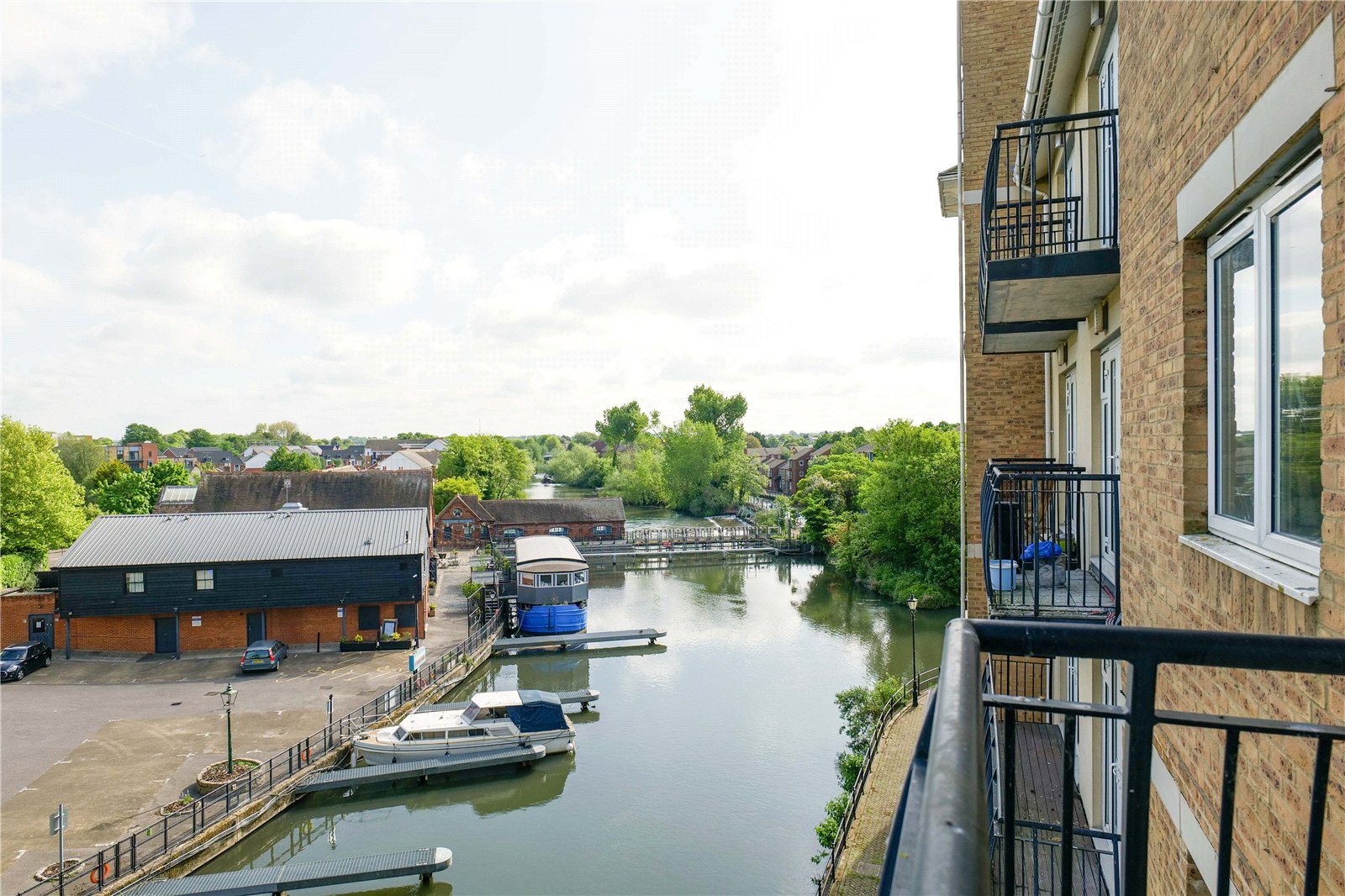 2 bedroom Flat for sale in Gas Works Road, Reading, Berkshire