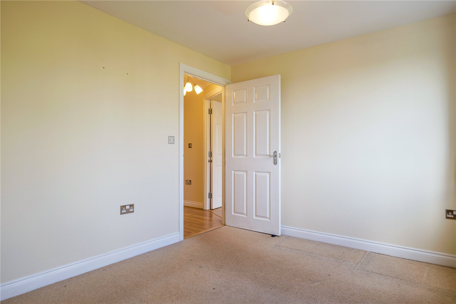 2 bedroom Flat for sale in Gas Works Road, Reading, Berkshire