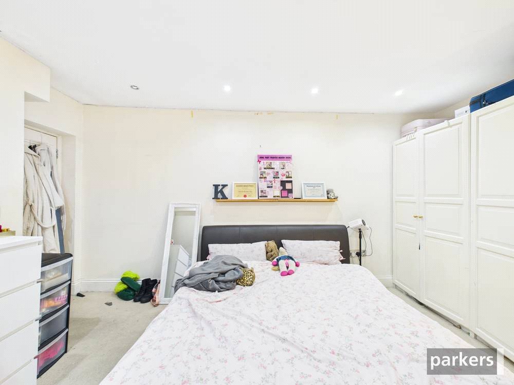 2 bedroom Flat for sale in Reading, Berkshire