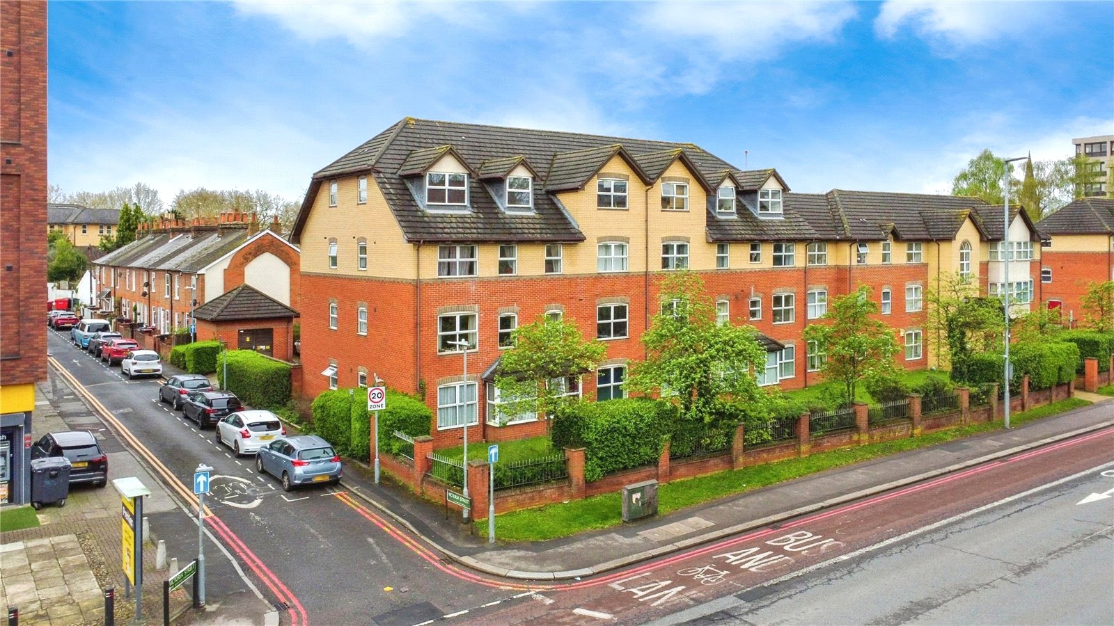 2 bedroom Flat for sale in Reading, Berkshire