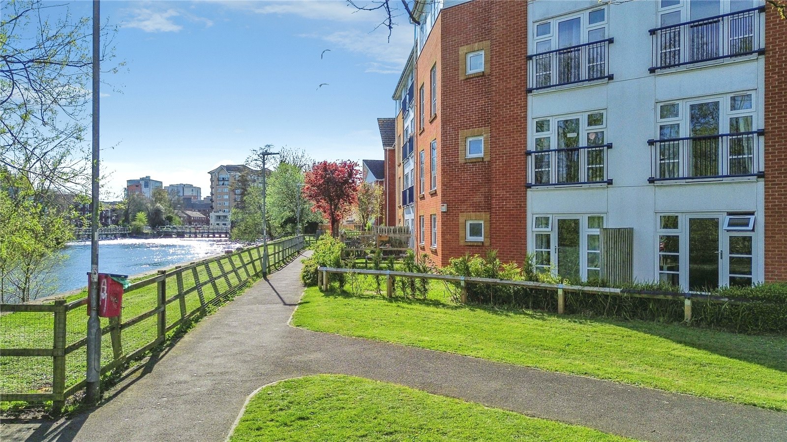 2 bedroom Flat for sale in Reading, Berkshire