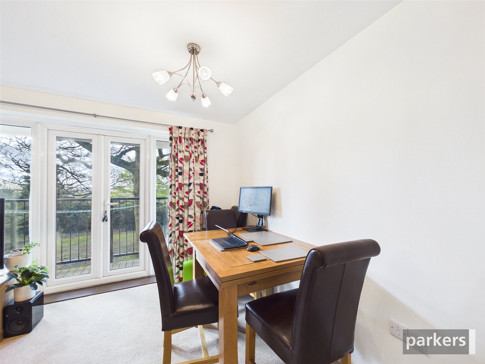 2 bedroom Flat for sale in Shinfield, Reading, Berkshire
