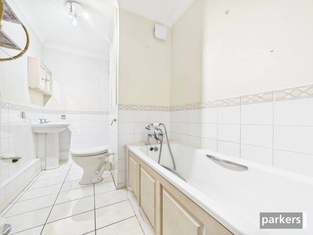 2 bedroom Flat for sale in Reading, Berkshire