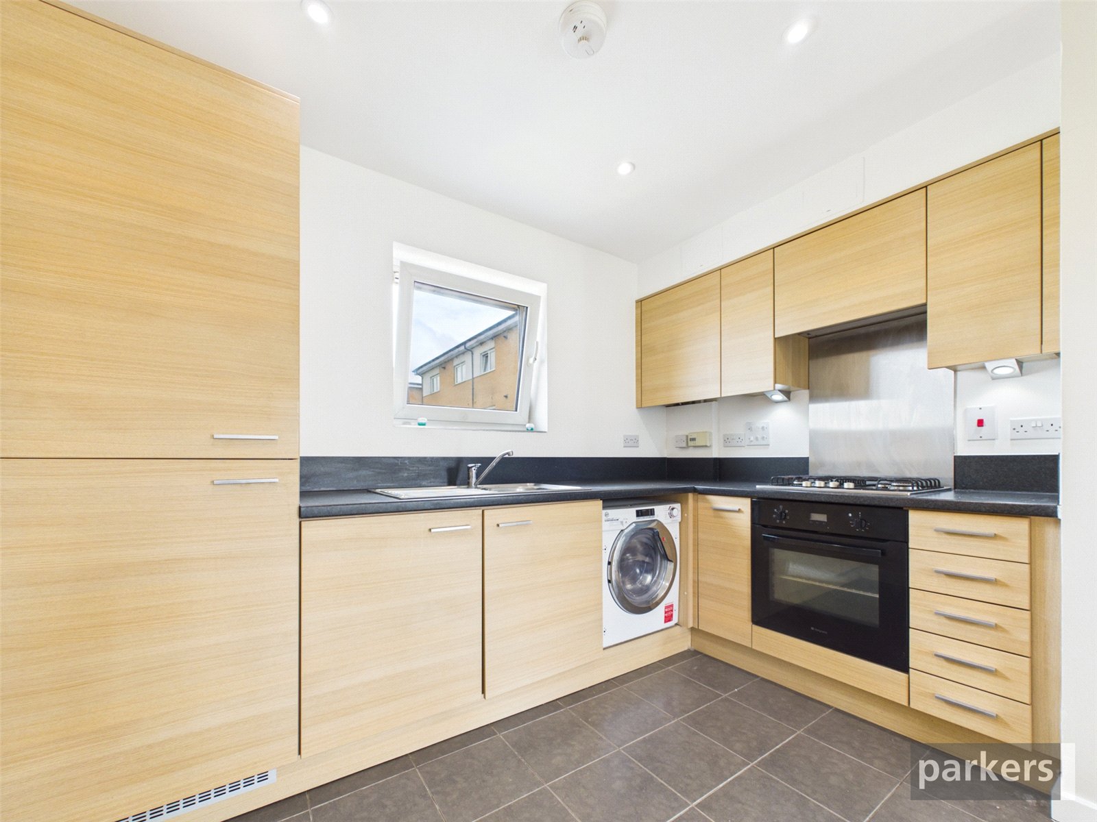 2 bedroom Flat to let in Whale Avenue, Reading, Berkshire