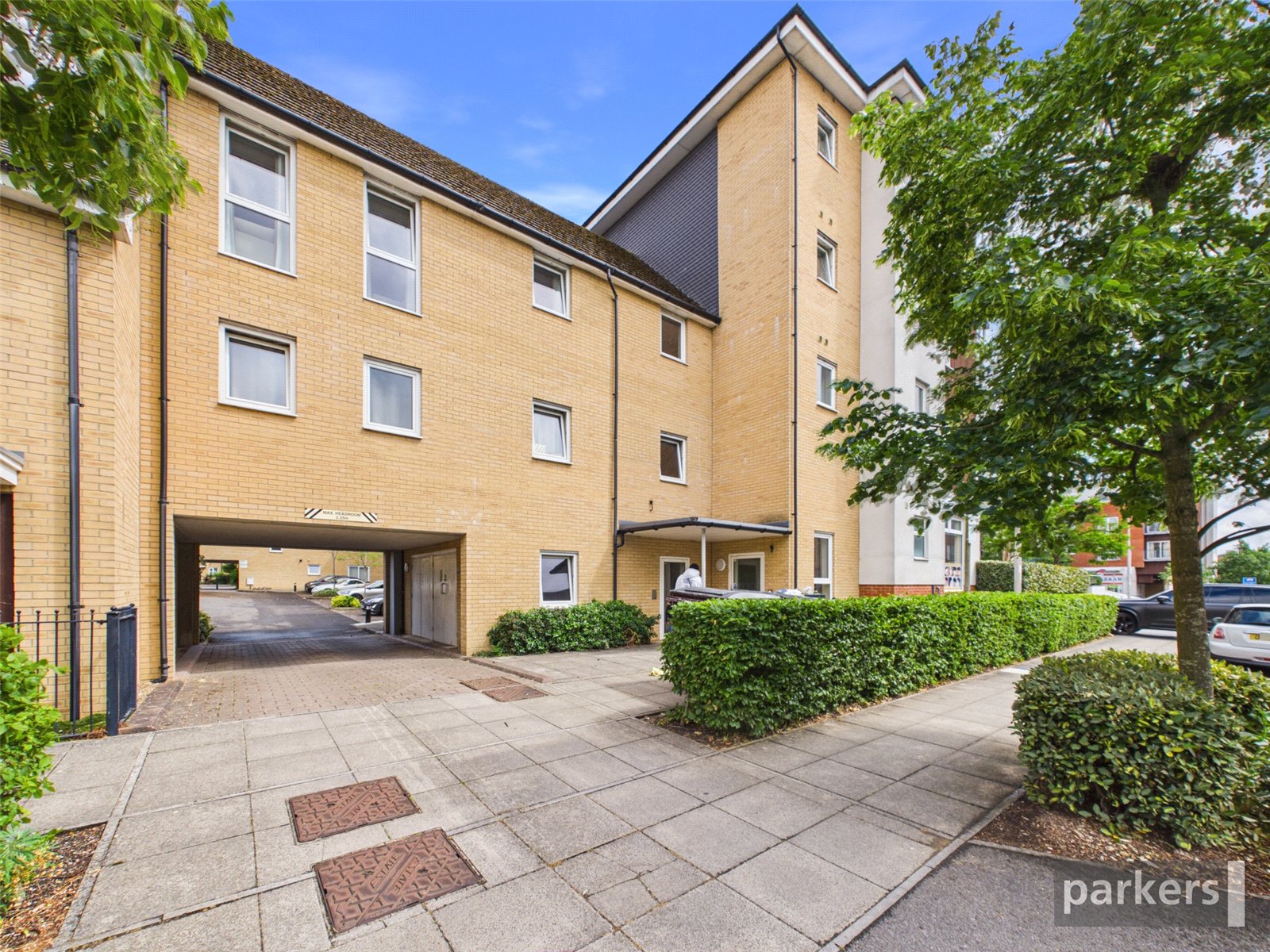 2 bedroom Flat to let in Whale Avenue, Reading, Berkshire