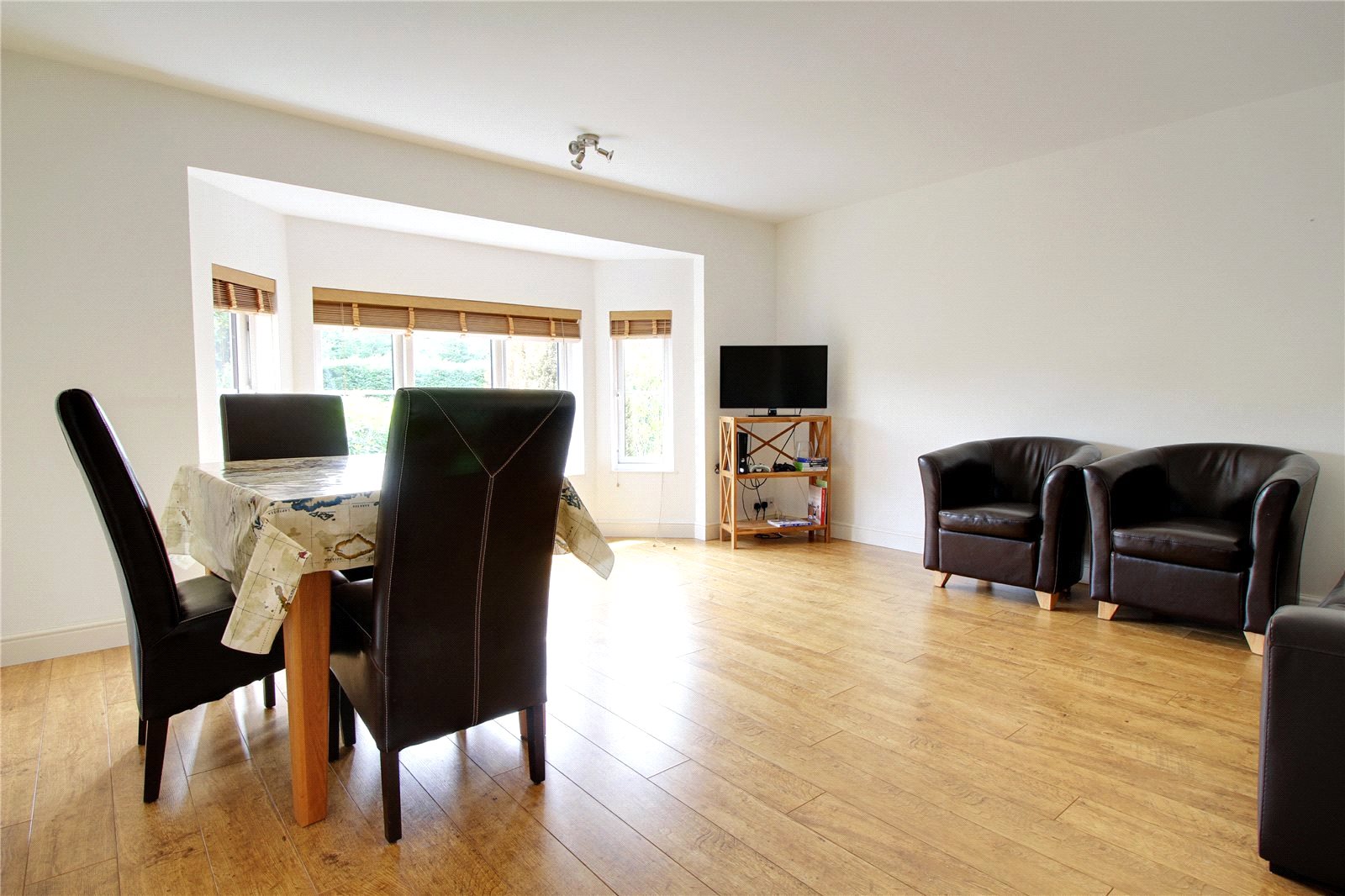 2 bedroom Flat to let in Shinfield Road, Reading, Berkshire