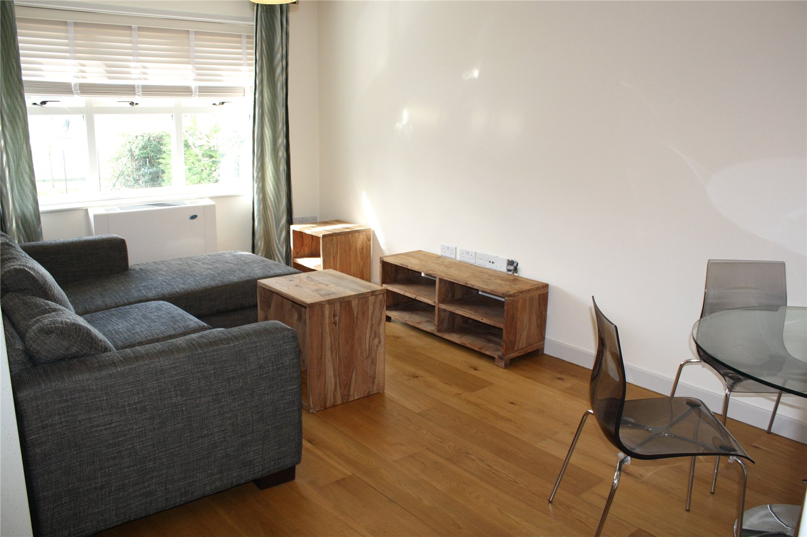 2 bedroom Flat to let in Reading, Berkshire