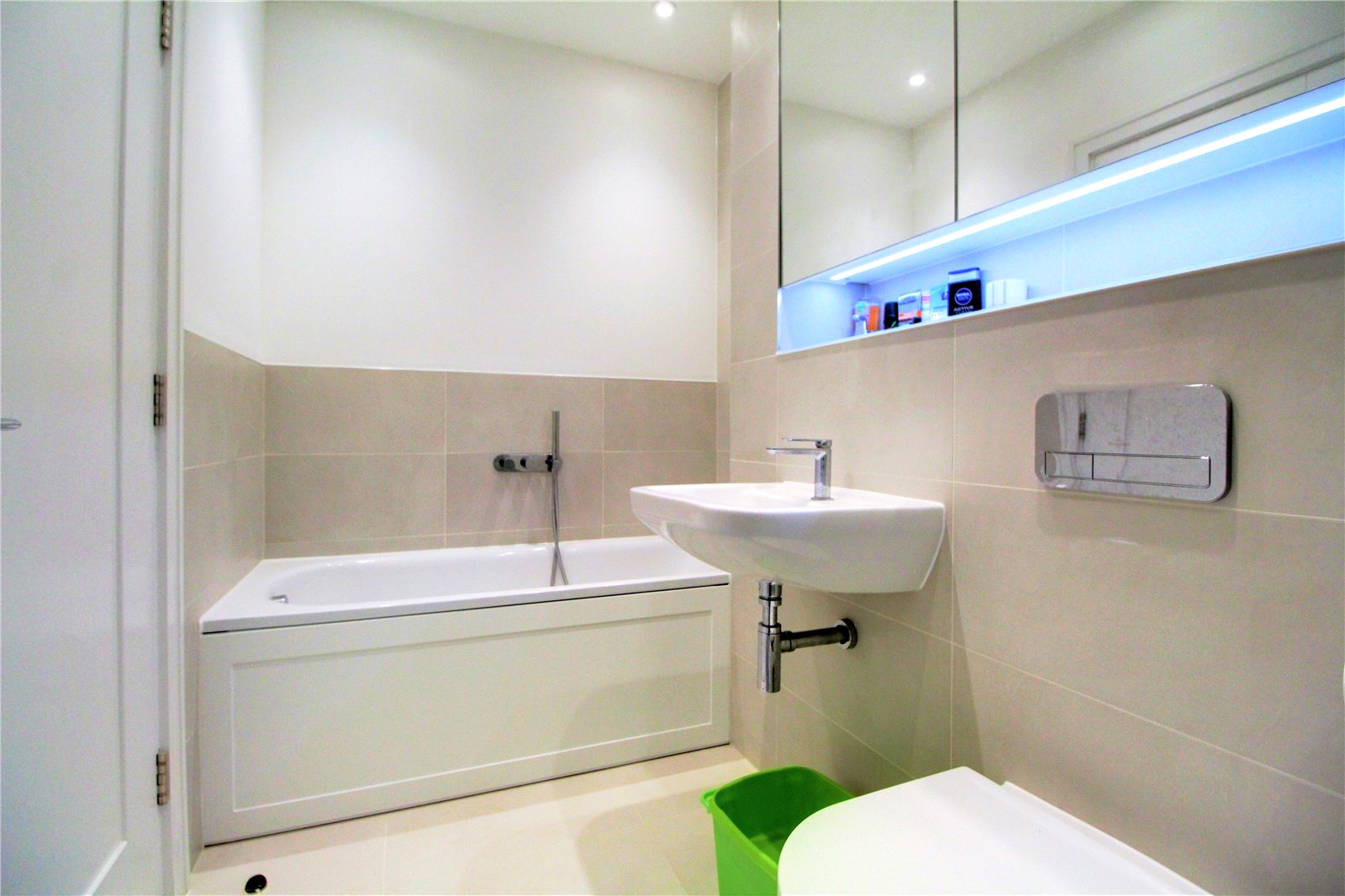 4 bedroom House to let in Reading, Berkshire