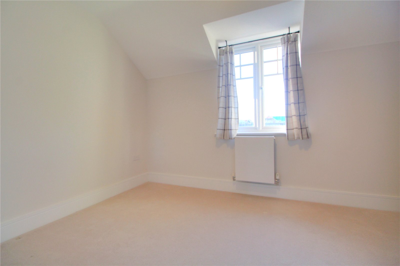 4 bedroom House to let in Reading, Berkshire