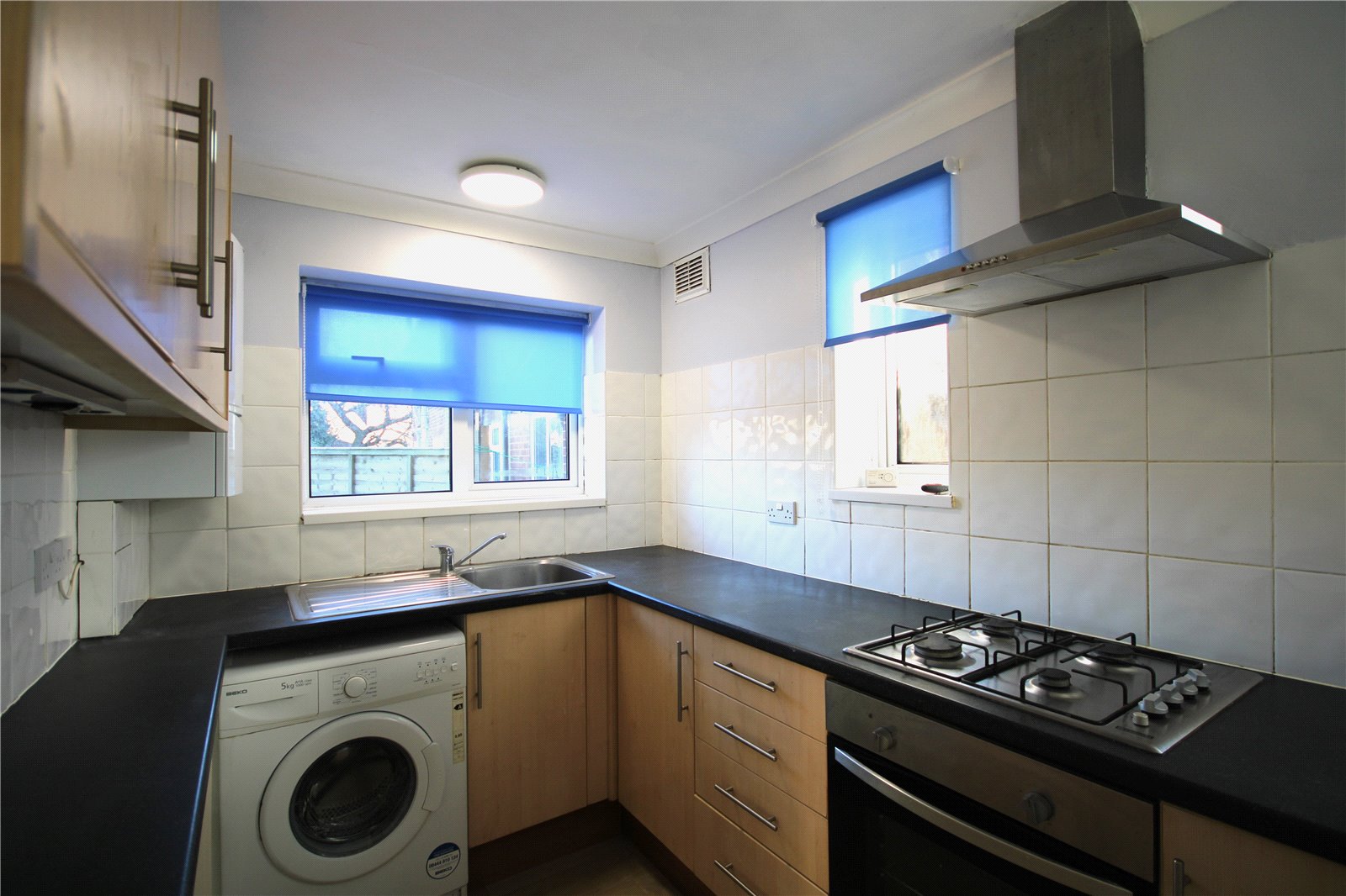 2 bedroom Flat to let in Woodley, Reading, Berkshire