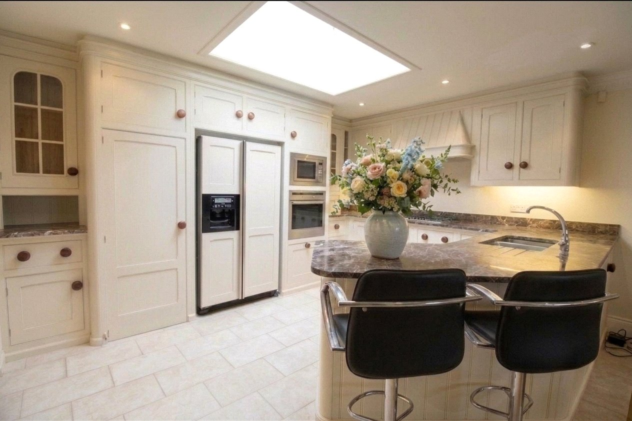 2 bedroom Flat to let in The Mount, Reading, Berkshire