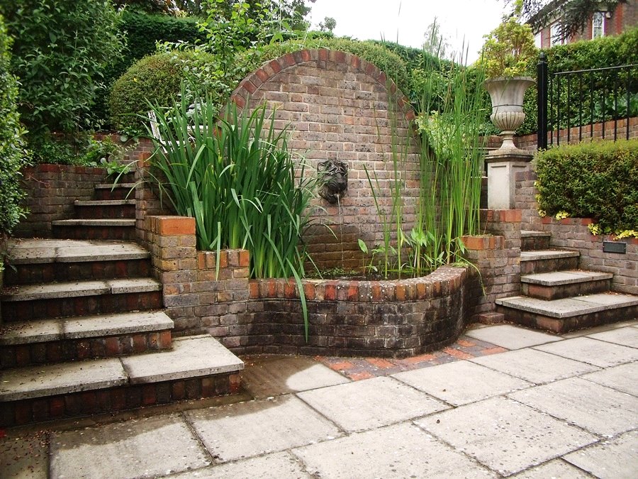 2 bedroom Flat to let in The Mount, Reading, Berkshire
