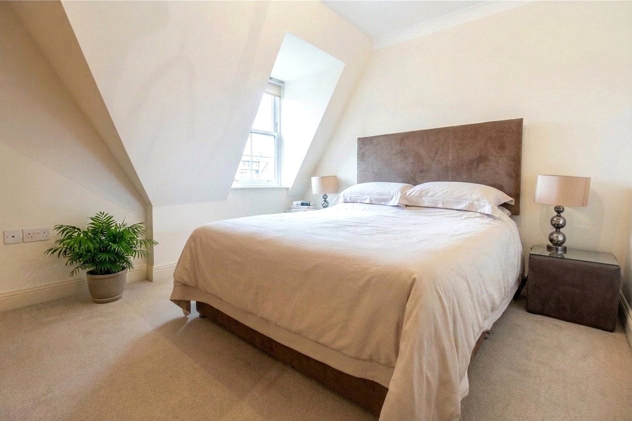 2 bedroom Flat to let in The Mount, Reading, Berkshire