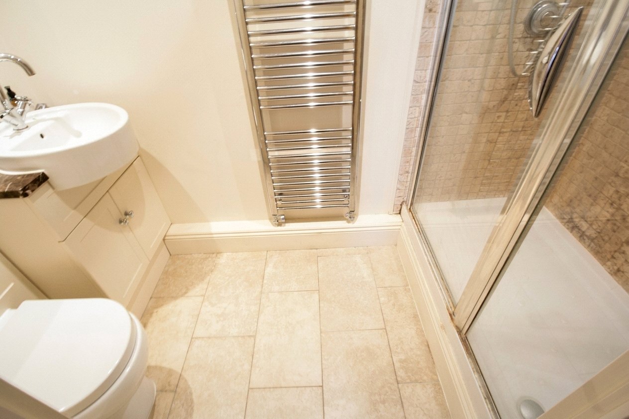 2 bedroom Flat to let in The Mount, Reading, Berkshire